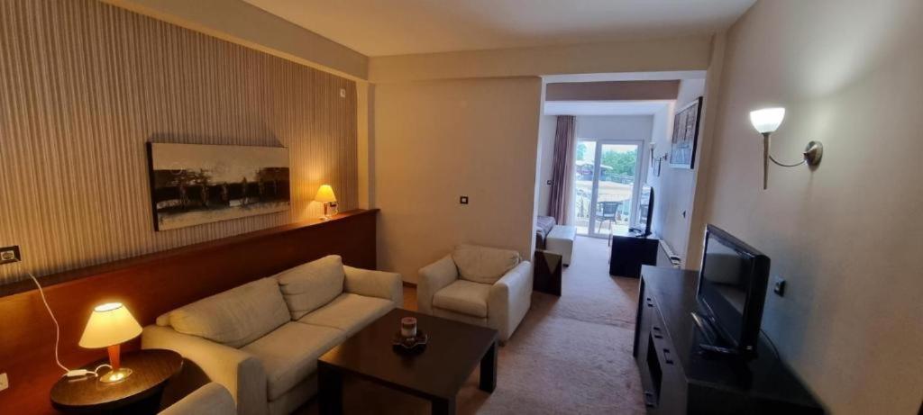 Hotel Bluebell Ohri Dış mekan fotoğraf